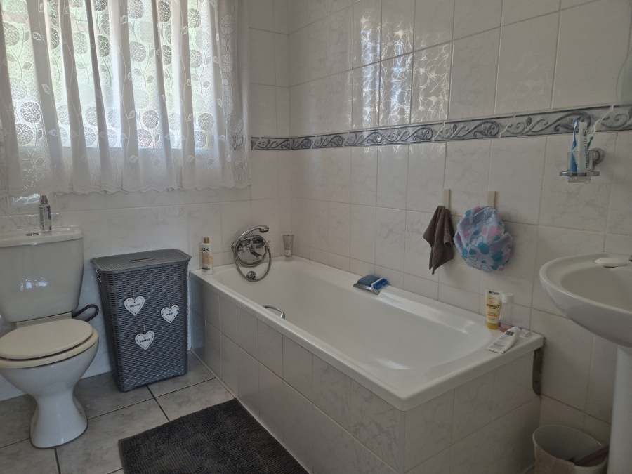2 Bedroom Property for Sale in La Hoff North West